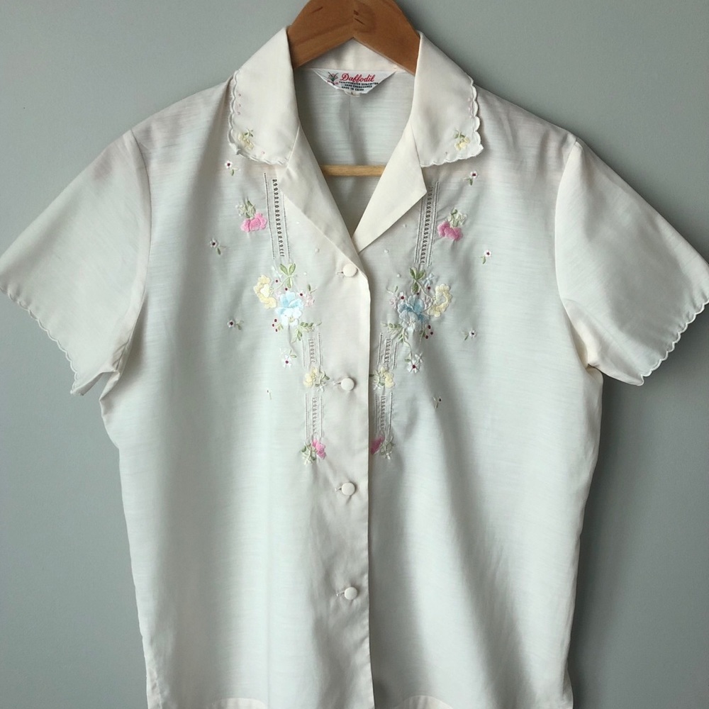 Vintage Ivory Short-Sleeve Embroidered Blouse with Pastel Floral Accents